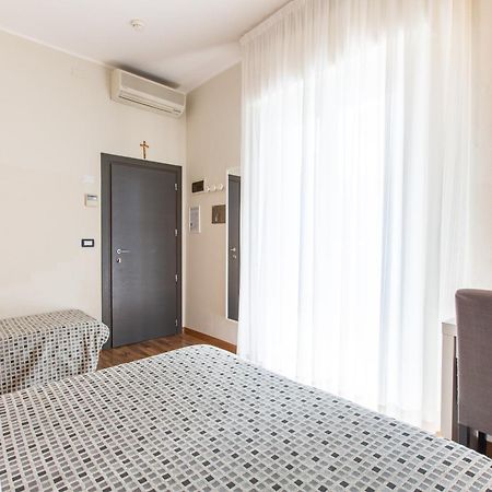 Hotel Gardenia Римини Екстериор снимка