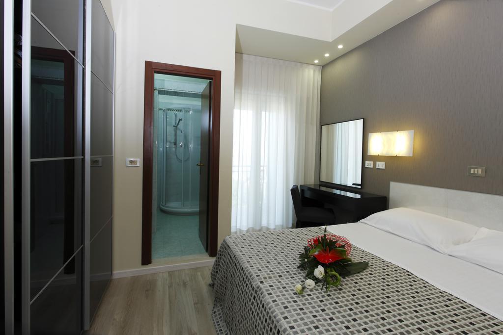 Hotel Gardenia Римини Екстериор снимка