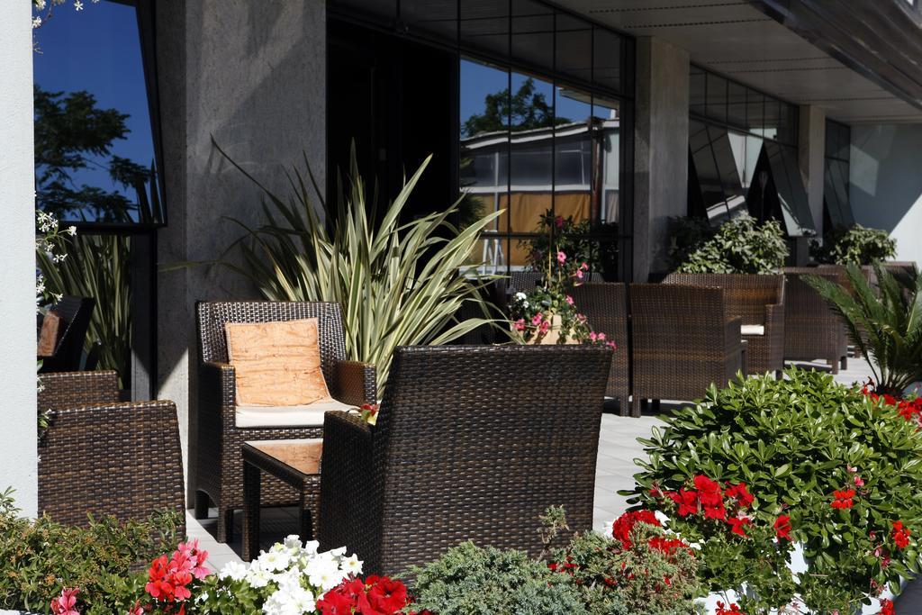 Hotel Gardenia Римини Екстериор снимка