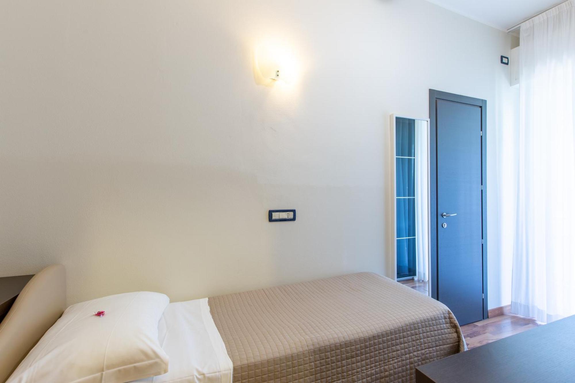 Hotel Gardenia Римини Екстериор снимка