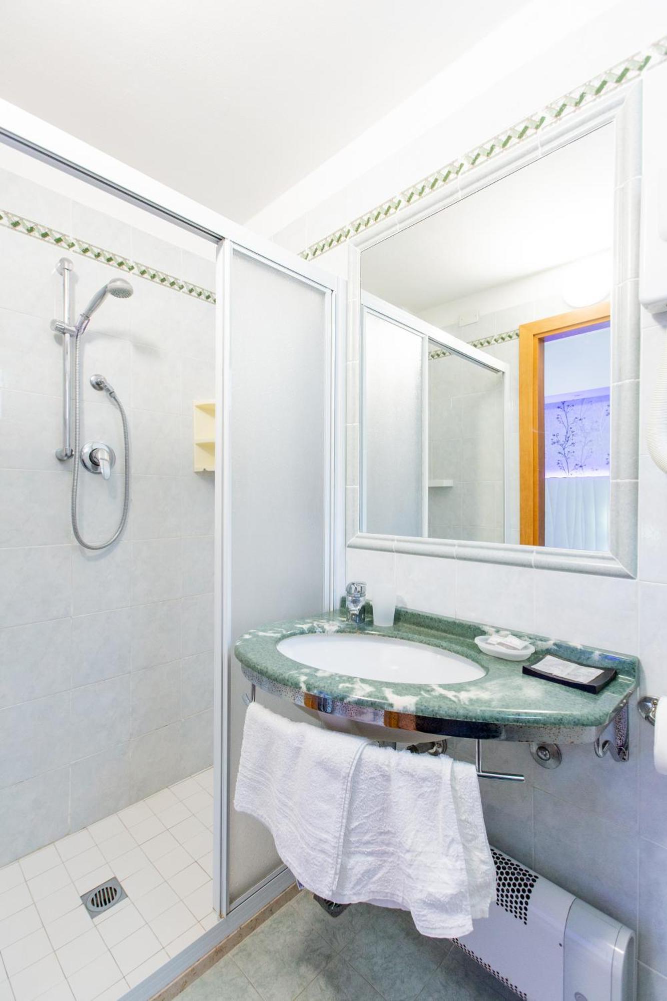 Hotel Gardenia Римини Екстериор снимка