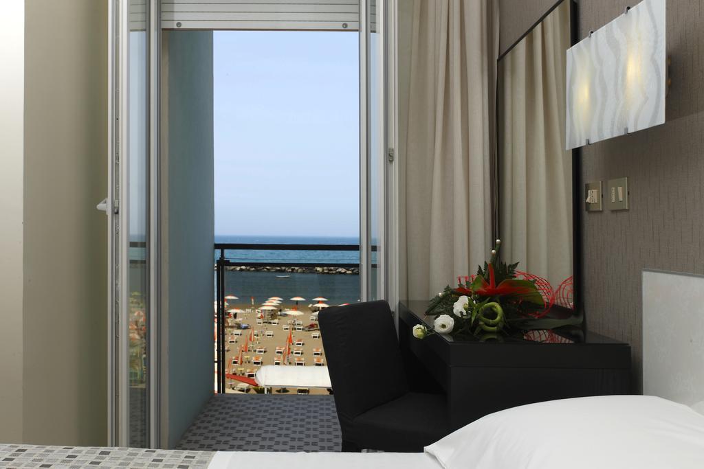 Hotel Gardenia Римини Екстериор снимка